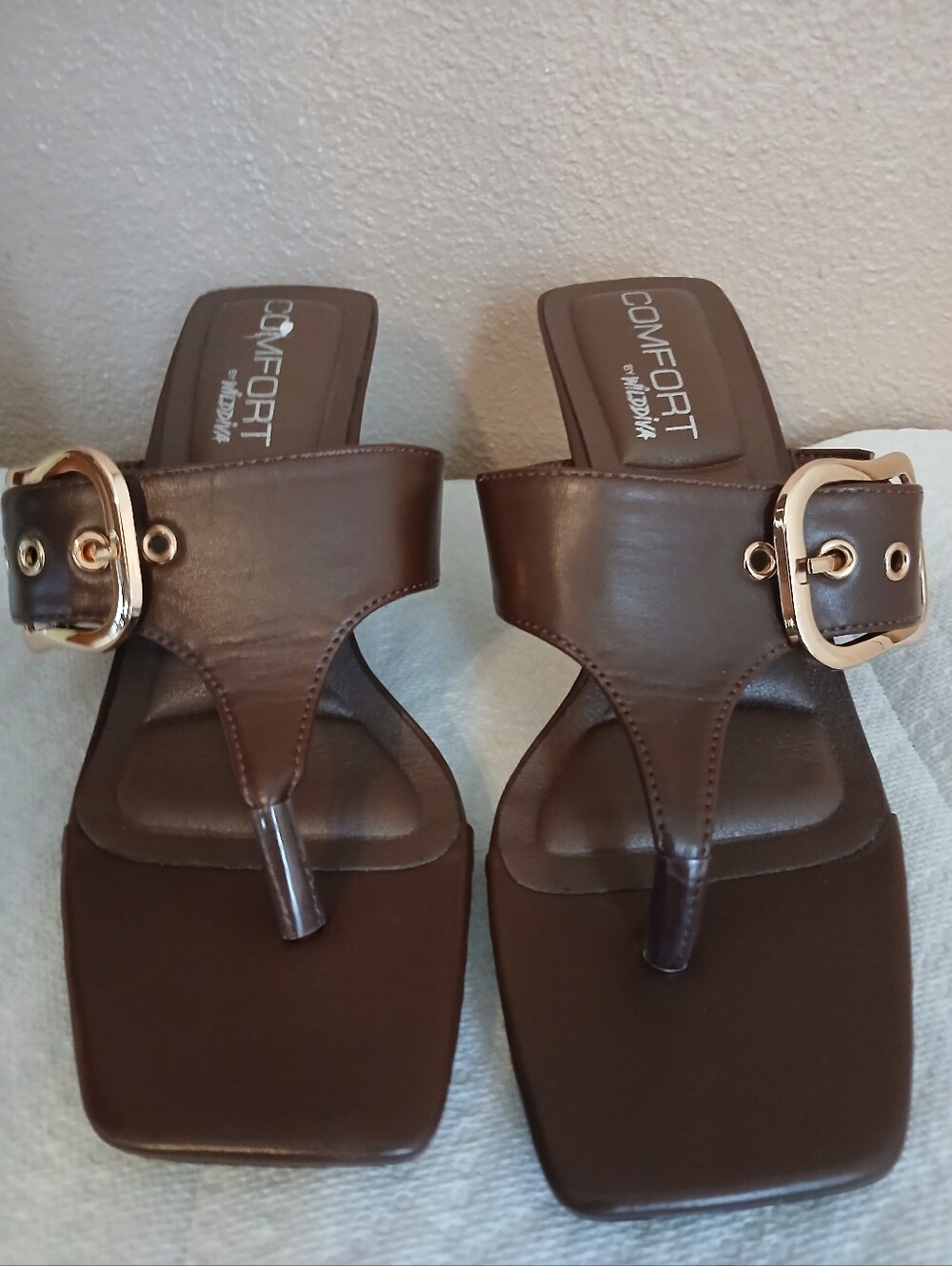 Comfort By Mudd Brown Leather Buckle Thong Sandals